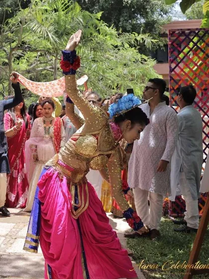 A dancer performs an acrobatic move during the Bhaat ceremony entry. Incorporating such dynamic elements keeps the energy high and provides exciting moments for guests to enjoy.