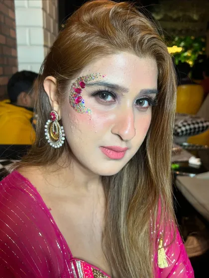 A beautiful crescent of pink and silver glitter, accented with larger pink gems. This look is so feminine and perfect for a party.