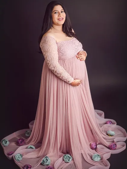 A close-up look at the beautiful henna on her hands as she cradles her baby bump. The details make this portrait even more special.