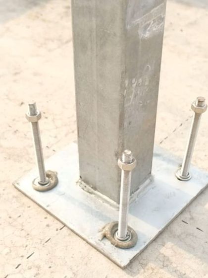 The base of a solar structure secured with chemical anchoring. This method is part of our commitment to using advanced installation techniques that guarantee the safety and durability of every solar plant we build.