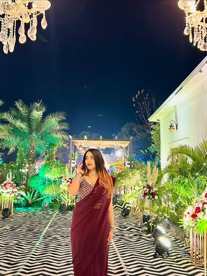 A candid-style shot in the saree, adjusting my hair. This makes the look feel more natural and relatable.