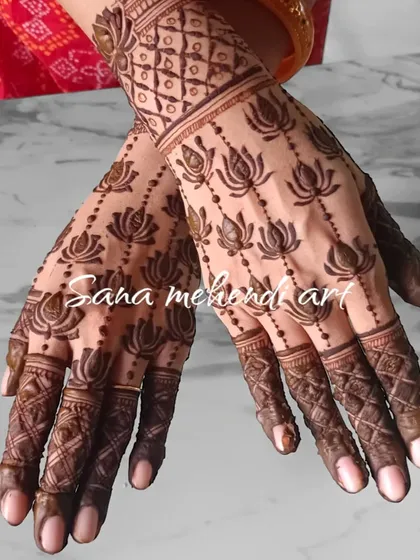 The back of the hands featuring a simple but elegant 'lotus bel' or vine, a very popular and graceful choice.