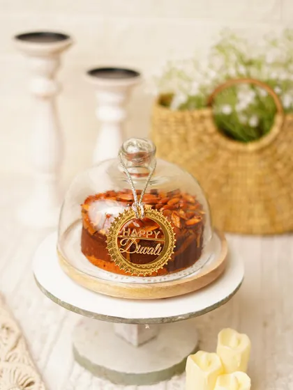 A wider view of our Almond Praline Teacake gift set, perfect for any festive occasion. It’s a centerpiece-worthy dessert.