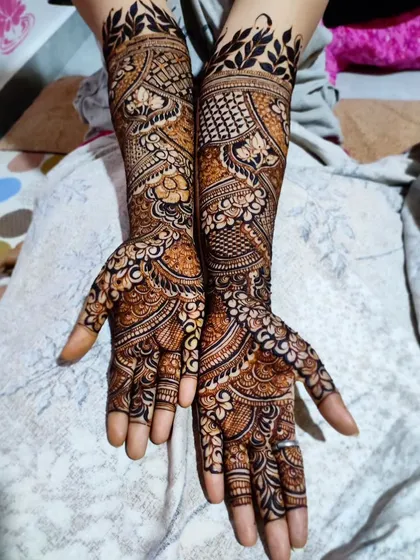 A beautiful example of combining leafy vines with traditional patterns for a softer, more organic bridal look.