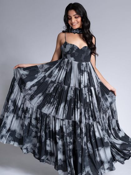 A flowing tie-dye dress paired with a fresh and youthful makeup look. The focus is on clean skin and defined eyes, perfect for this breezy, modern outfit.