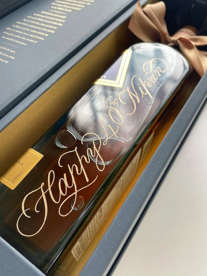Another angle of the stunning engraved Blue Label bottle. The gold calligraphy catches the light perfectly, creating a truly show-stopping piece.
