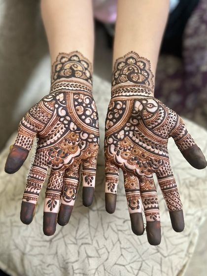 A clear, top-down view of the grah pravesh mehendi, showing the symmetrical and detailed patterns that are perfect for such a special occasion.