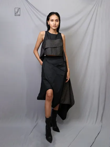 A relaxed yet strong standing pose that provides a clear, full view of the avant-garde outfit.