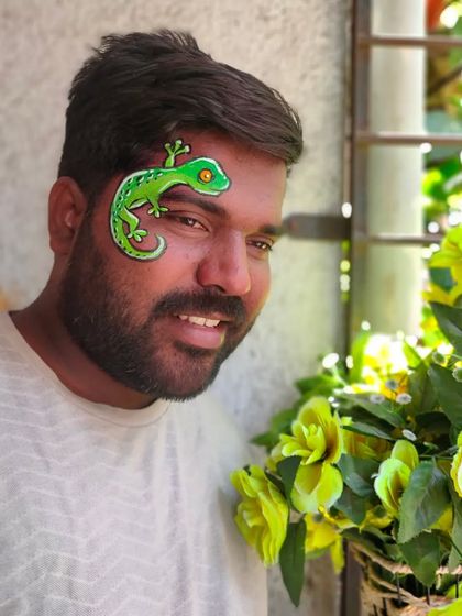 A bit of fun between clients, I painted this little green lizard climbing up my face.