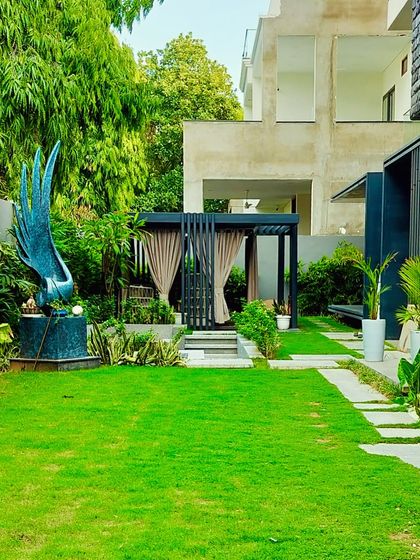 Lush Farmhouse & Villa Landscapes photo 27