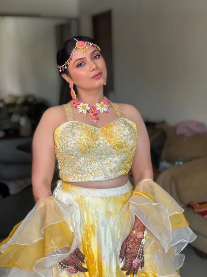 Haldi functions are all about joy and colour. For this bride, we went with a fresh, dewy look and added a playful pop of pink with the winged eyeliner to match her floral jewellery. It’s a perfect example of how we can incorporate vibrant, artistic touches while keeping the overall look elegant.
