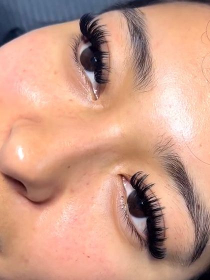 The Palette - Eyelash Extensions Volume Lashes: For Maximum Drama photo 23