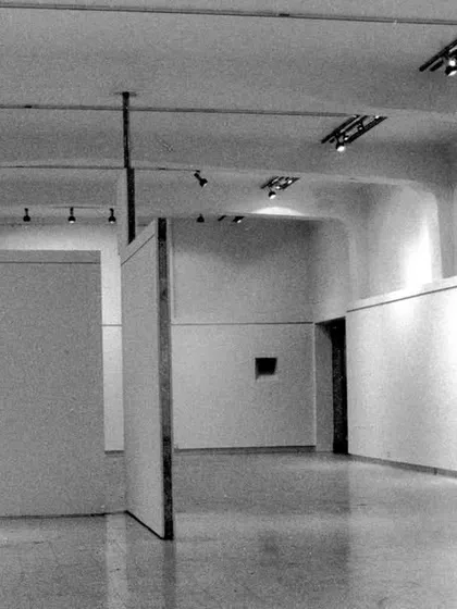 The flexible interior of the Jehangir Art Gallery, showing how the suspended panels can be configured to create intimate alcoves or long, continuous walls for displaying art.
