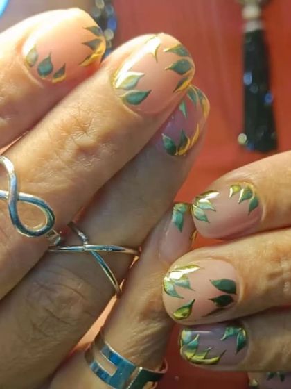 Another look at the beautiful metallic leaf nail art.