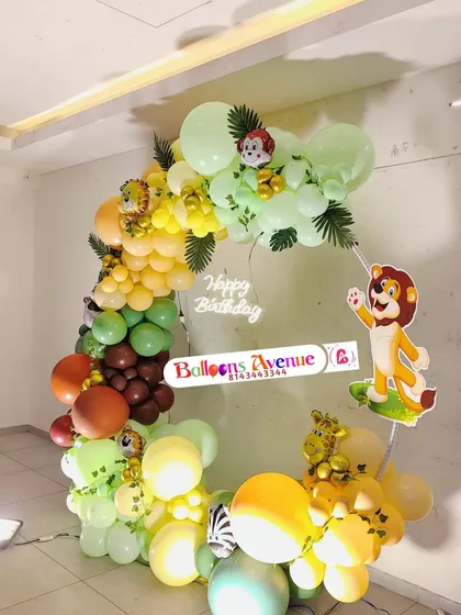 A side view of the jungle-themed balloon ring, showing the depth and layering of the balloons.
