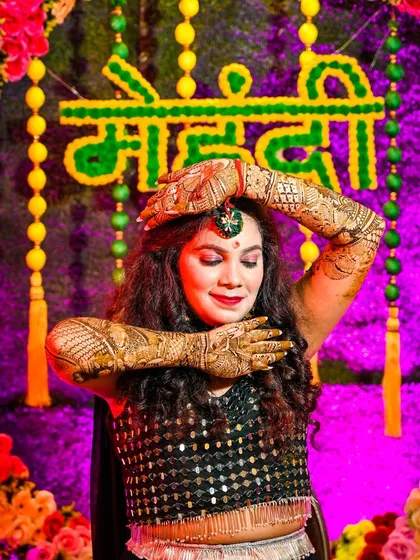 A bride showcasing her elaborate mehndi design. We take dedicated shots to highlight the intricate art of the mehndi, a beautiful and significant part of the wedding traditions.