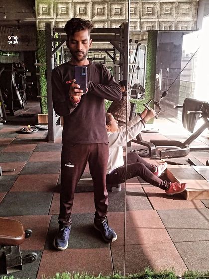 A mirror selfie at the gym. A simple moment of reflection during a workout.