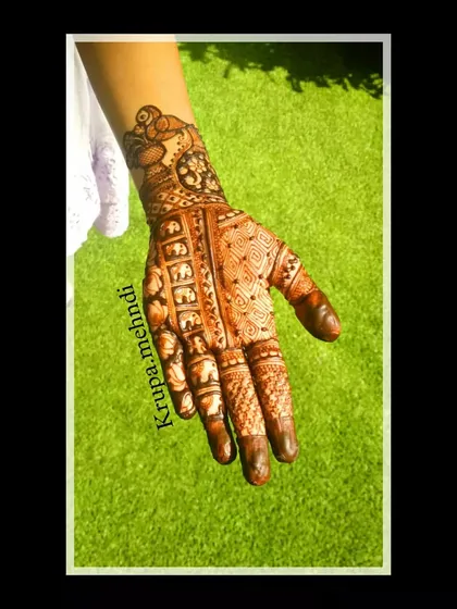 A beautiful example of a traditional Indian design with a stunning dark stain. The pattern covers the hand with classic motifs and fine details.