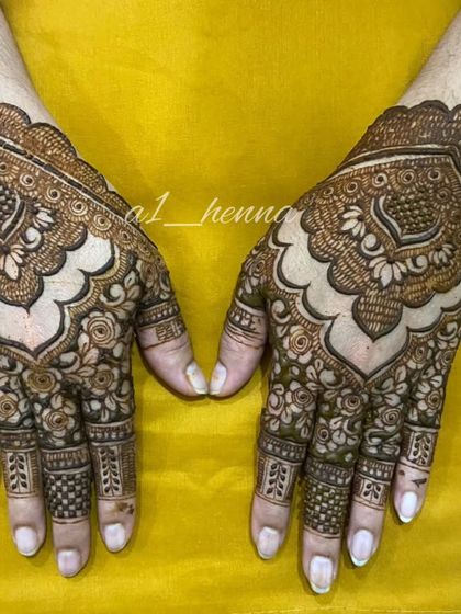 A beautiful design with a scalloped border and floral fillers.