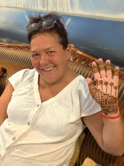 My client from the UK waving with her freshly done mehndi. Her happiness is contagious.