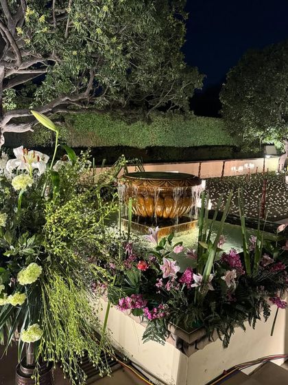 The decor at this palace wedding was simply breathtaking. The fountains and floral arrangements added to the magical atmosphere of the evening.