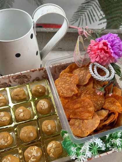 A different angle of the Meetha & Namkeen hamper, highlighting the golden Besan Laddoos and crispy Chaska Papdi.
