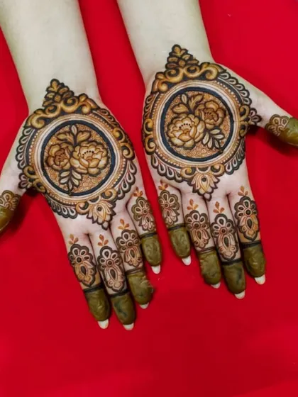 A classic mandala design, with perfectly symmetrical floral circles on the palms, a timeless and elegant choice.