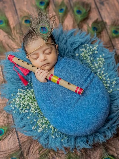 This angle highlights the delicate baby's breath flowers mixed with the peacock feathers, adding a soft touch to the composition.