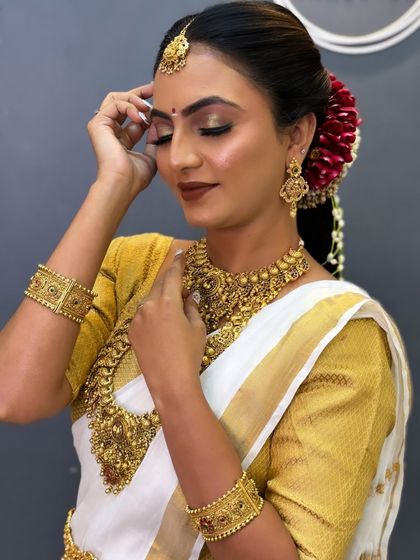 The complete South Indian look, featuring a neat bun adorned with fresh flowers and perfectly draped saree.