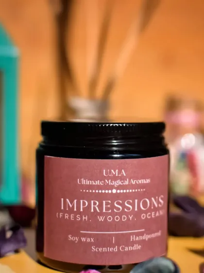 A close-up of the 'Impressions' candle. Its aroma is perfect for inviting friends and family over to your aromatic place and impressing them with a welcoming scent.