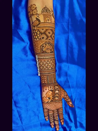 The other arm of the same bridal design, showing how we can create a cohesive yet unique look for each hand.