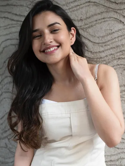 A bright and happy portrait from a test shoot. The model's makeup is minimal and fresh, paired with soft, natural waves, showcasing a perfect 'white beauty' aesthetic.