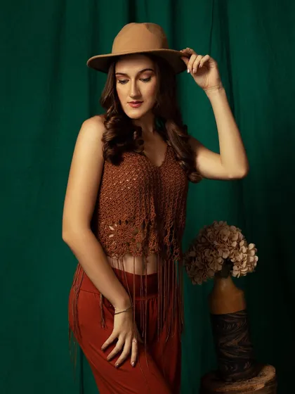 A more relaxed and candid-feeling pose. This adds a nice variety to the series.