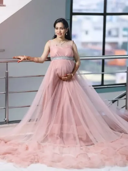 My detachable long-tail gowns offer fairytale looks at an affordable rental price. This pink net gown is lightweight and easy to wear for your entire maternity shoot.