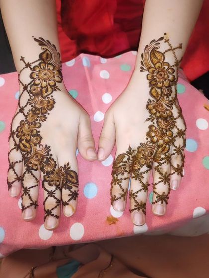 Hajira Mehendi Artist - Mehndi Art Classes & Workshops Festive & Party Henna photo 24