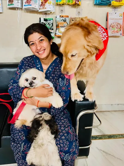 The best moments are when our space is filled with happy families, both human and furry. This pet parent was thrilled with her dog Coffee's two-week stay, and she even made a new friend in our resident pup, Kulfii. This is the community we love to build.