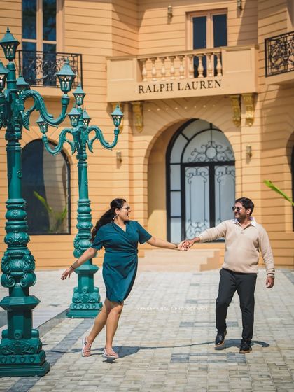 Using bold architecture and creative angles to tell a modern love story. This shoot at a curated location in Bangalore shows how we can play with different settings for a diverse album.
