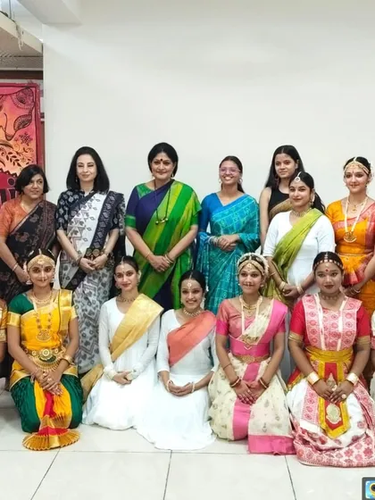 With the talented student dancers of Nazakat, the Dance Society of Gargi College, after my address. Their enthusiasm for learning and sharing dance is truly laudable.