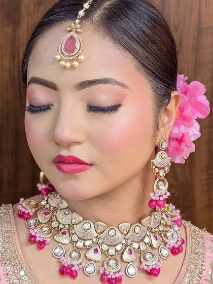 A beautiful pink meena Polki set, available for sale. This includes the necklace, earrings, and tika.
