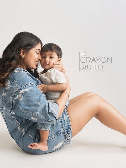 A tender moment between mother and son. Seated on the floor in my studio, their hug becomes a beautiful portrait of affection and closeness, proving that the simplest moments are often the most powerful.