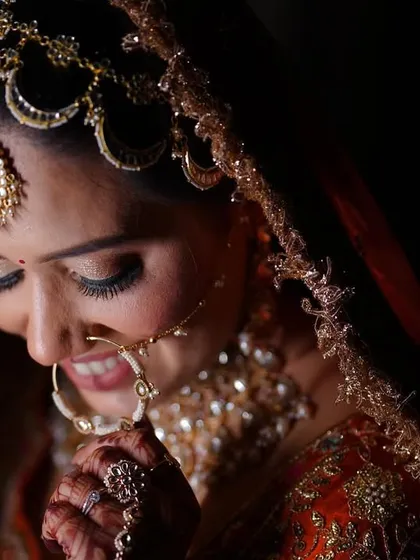 That "Aaye Haye" moment. This dramatic close-up is all about capturing the quiet elegance and emotion of a bride, focusing on her expression and the intricate details of her jewelry.