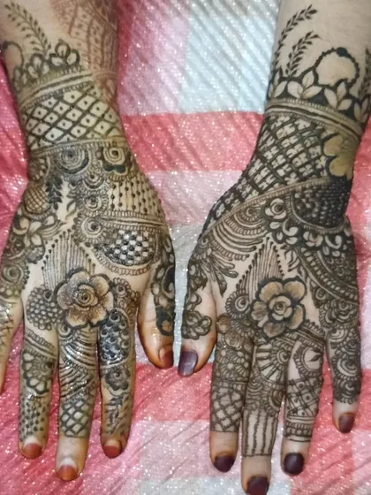 An intricate design perfect for a bridesmaid or wedding guest. It has the richness of a bridal pattern but with less coverage, stopping at the wrist.