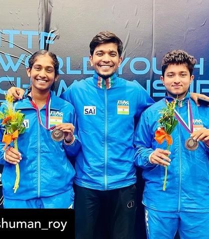 Our players with their medals from the U-15 mixed doubles and girls' doubles at the World Youth Championships.