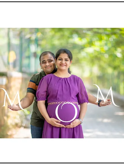 A lovely portrait of the couple spelling out "MOM" with props, a sweet tribute to the mom-to-be.