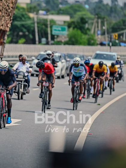 The peloton, seen through the window of a support car.