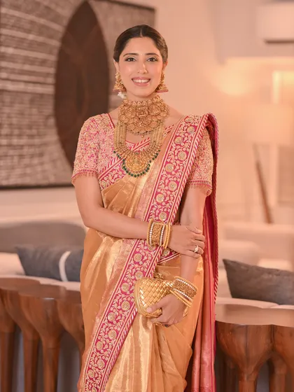 A full-length view of the South Indian bridal look, where the long, decorated braid adds to the overall grace and elegance.