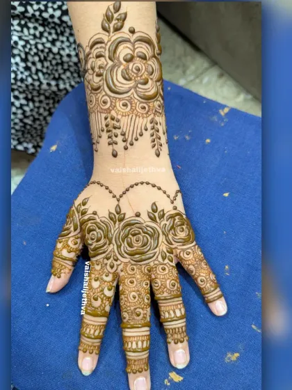 A beautiful rose-themed design. This Arabic-inspired pattern features a cascade of roses from the wrist to the fingers, creating an elegant and romantic look.