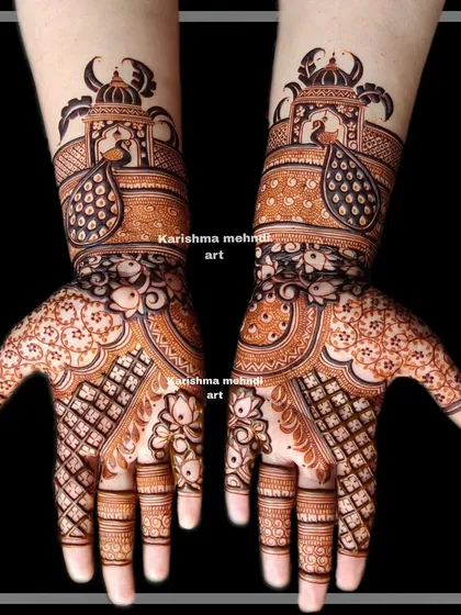 A striking design with peacocks and palace jharokhas on the forearms. The palms feature a mix of floral and geometric patterns, creating a rich and varied texture.