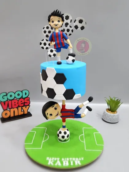 The full view of the football-themed anti-gravity cake we teach in our online masterclass. This is the amazing result you can achieve!