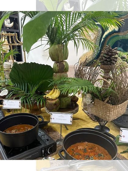Our tropical-themed festive setup also includes a full hot buffet, with main courses served in stylish cast iron pots.